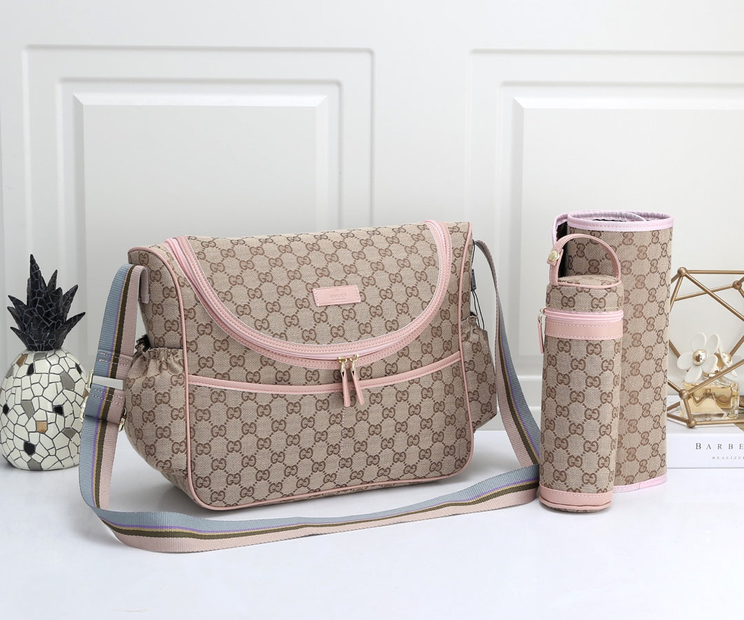 G u c c I baby bag