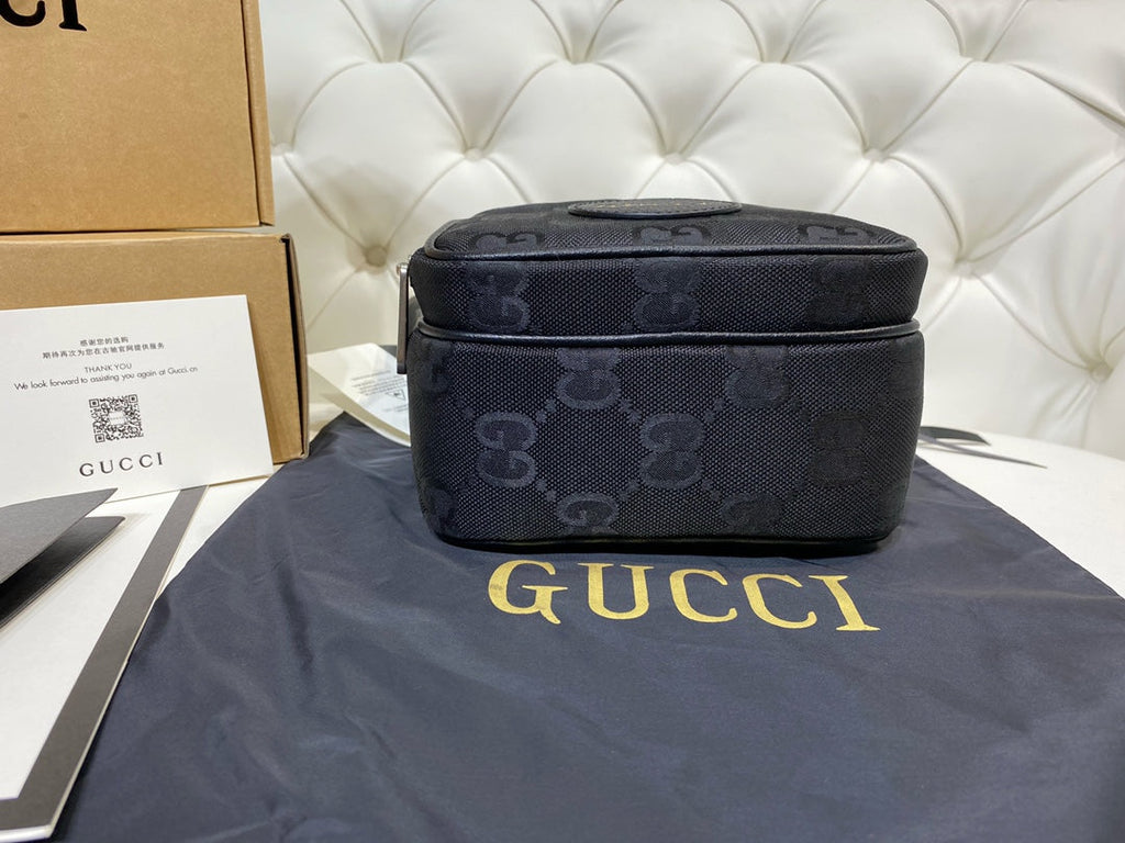 G u c c i backpack 16*22*8.5cm