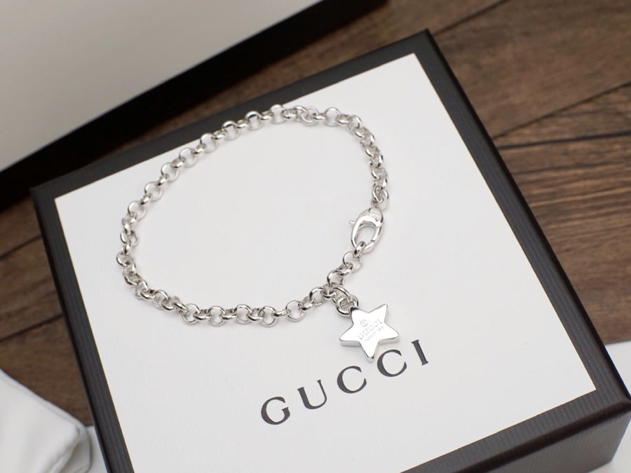 G u c c I bracelet