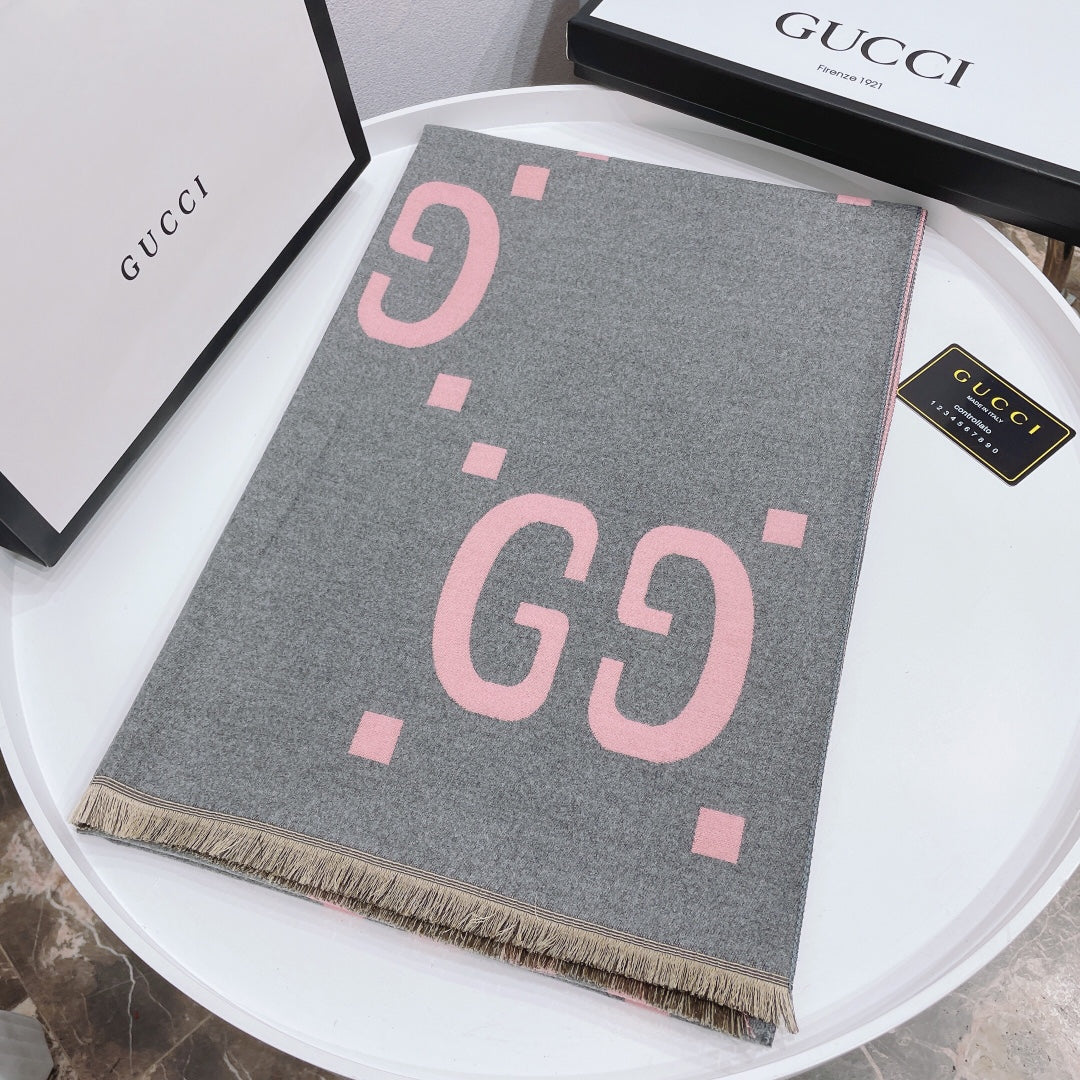 G u c c i scarf