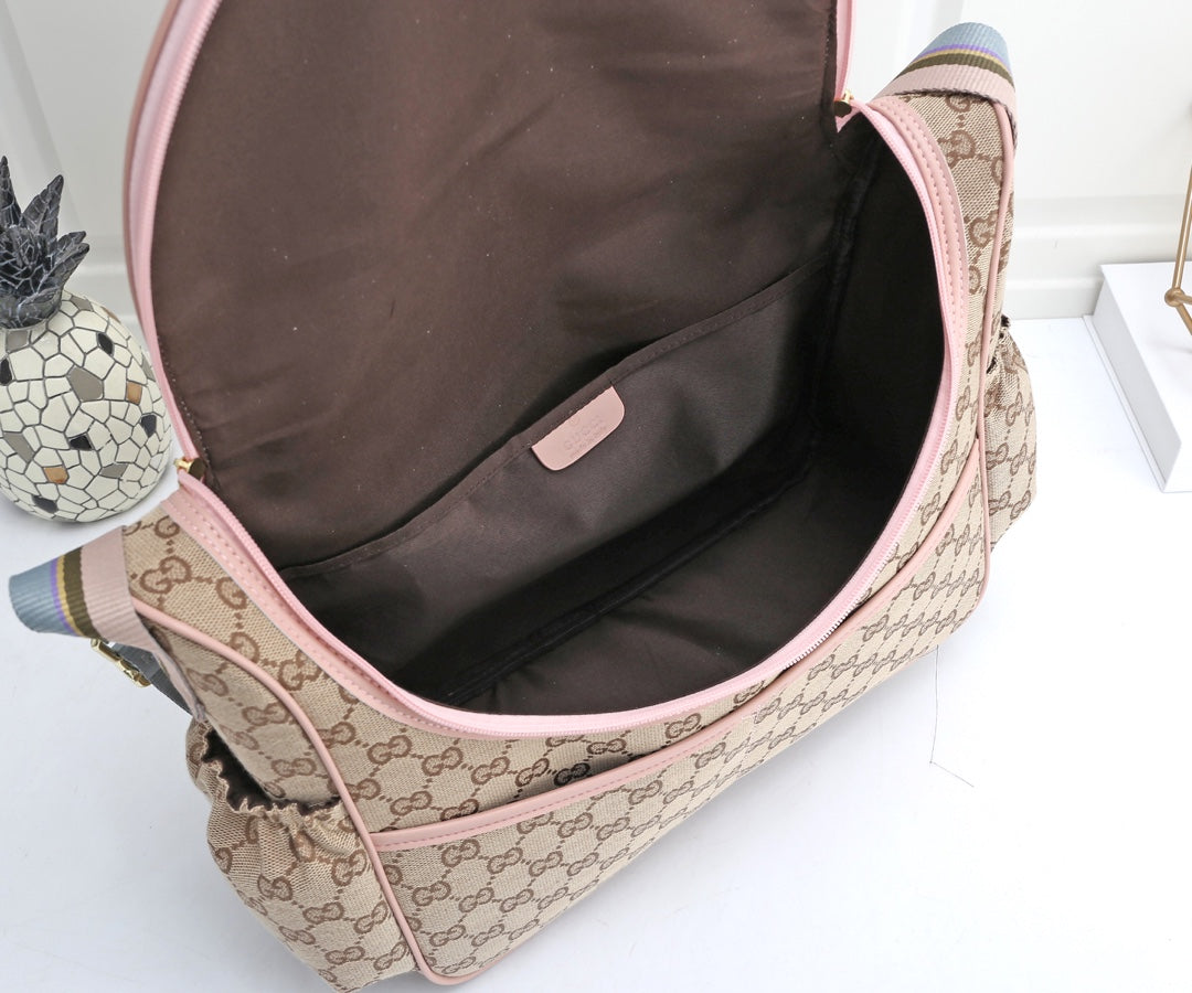 G u c c I baby bag
