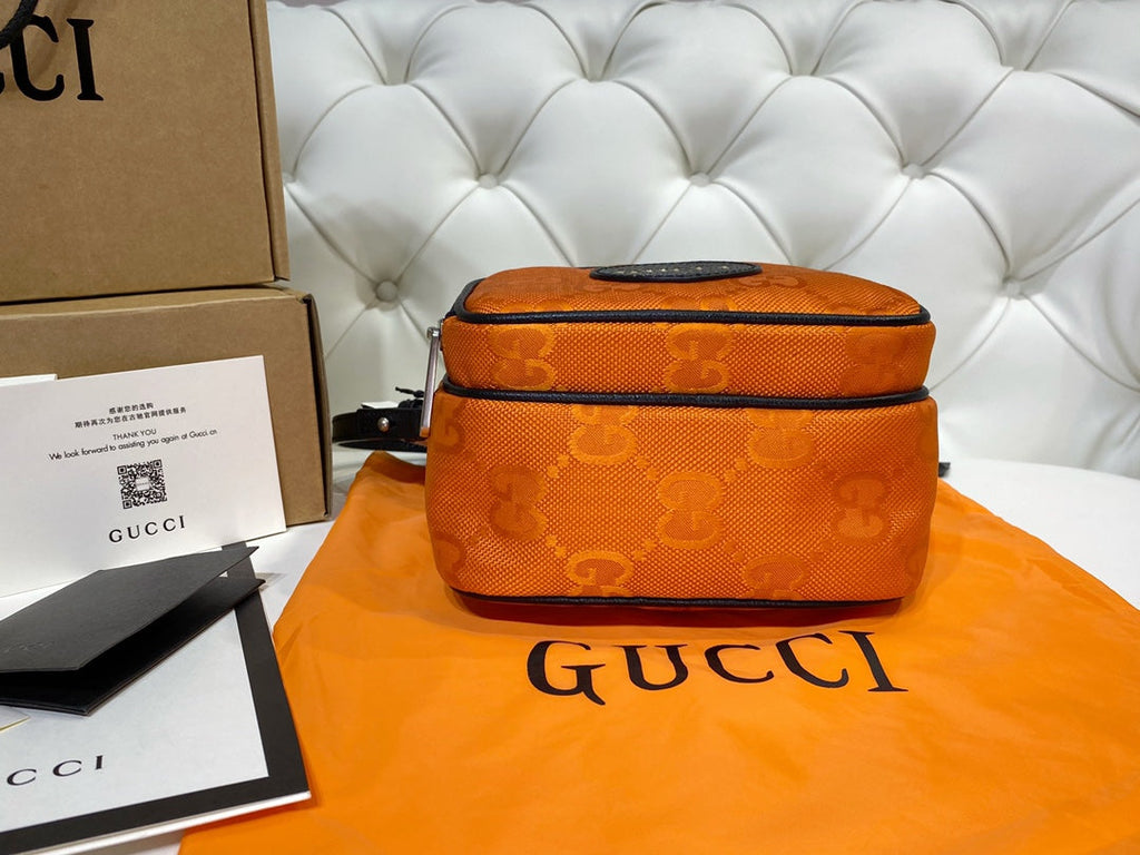 G u c c i backpack 16*22*8.5cm