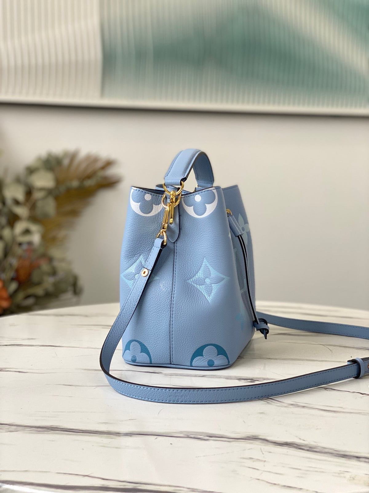 handbag giant blue