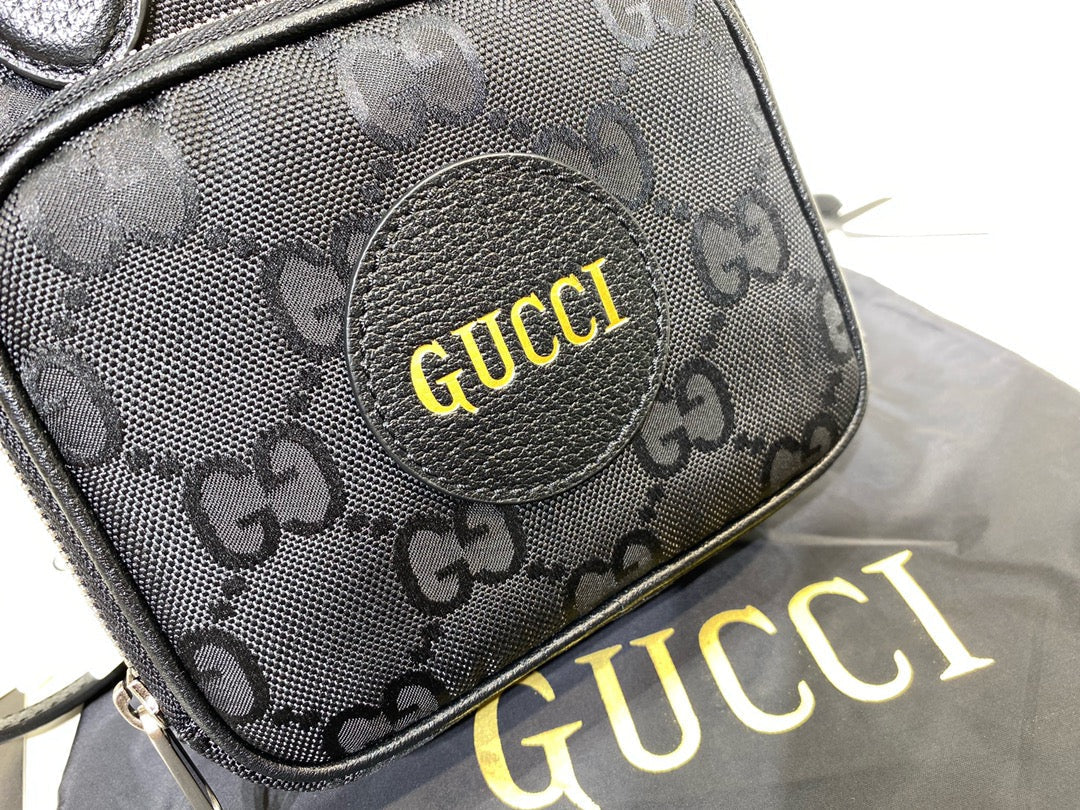G u c c i backpack 16*22*8.5cm