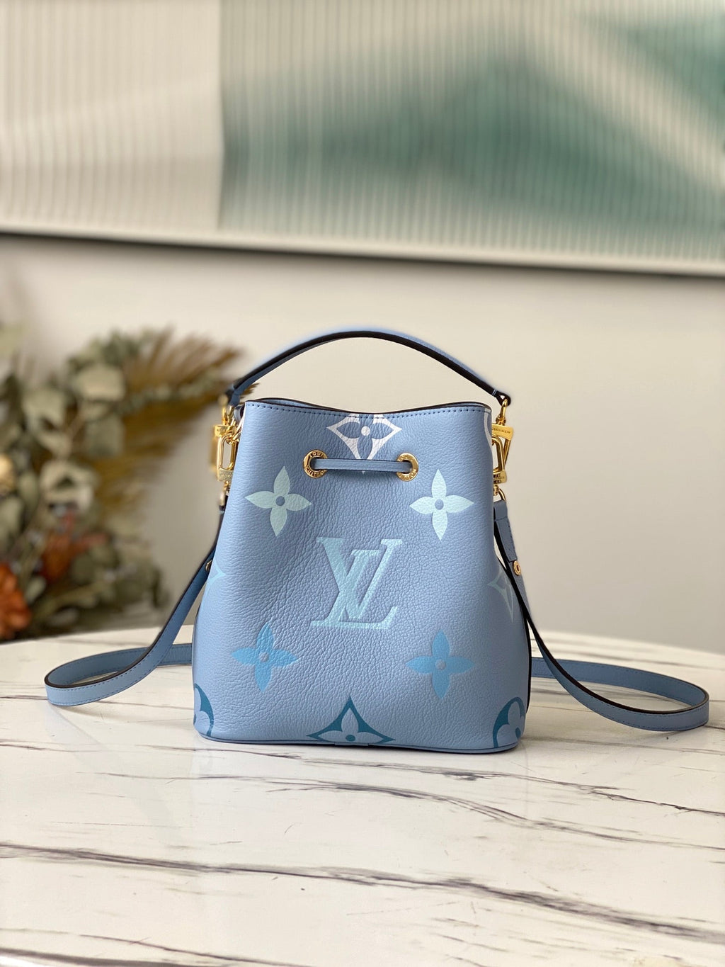 handbag giant blue