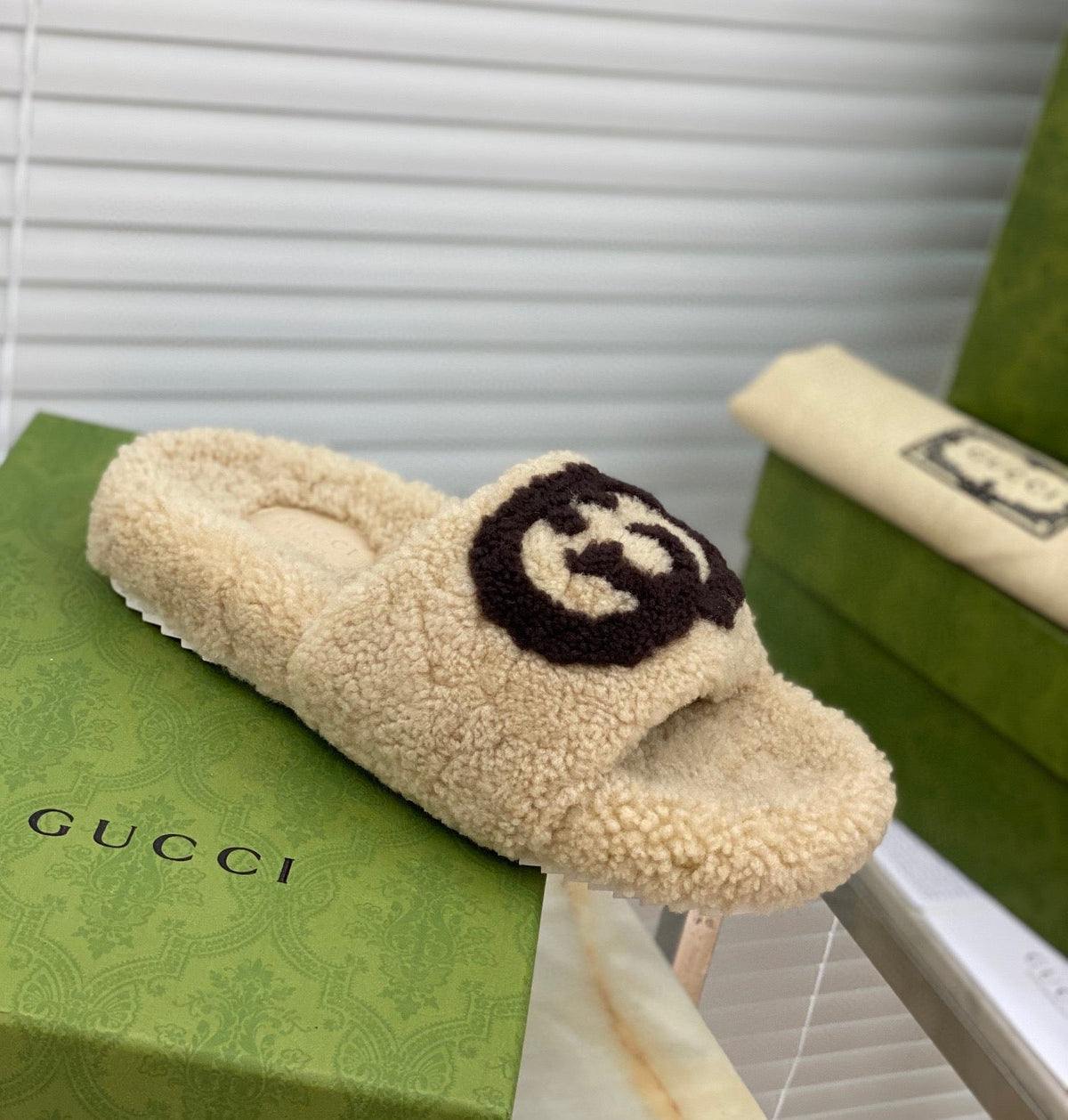G u c c I slippers