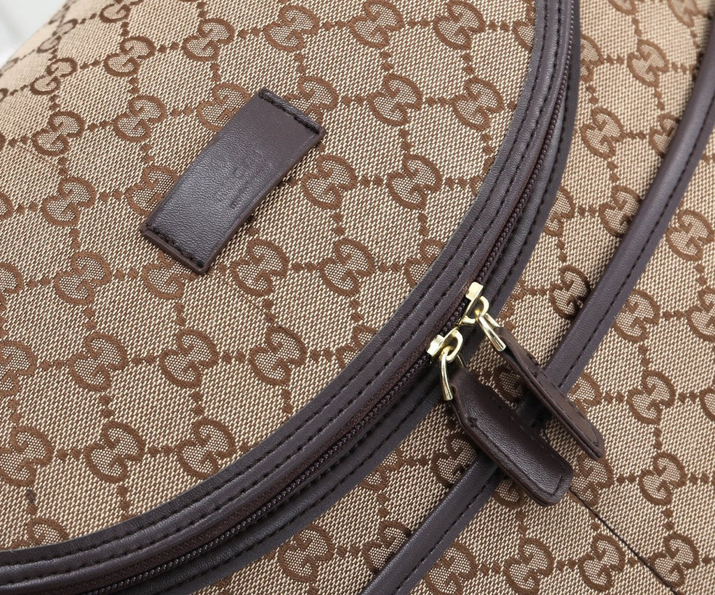 G u c c I baby bag