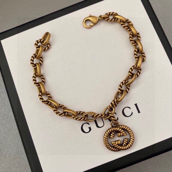 G u c c I bracelet