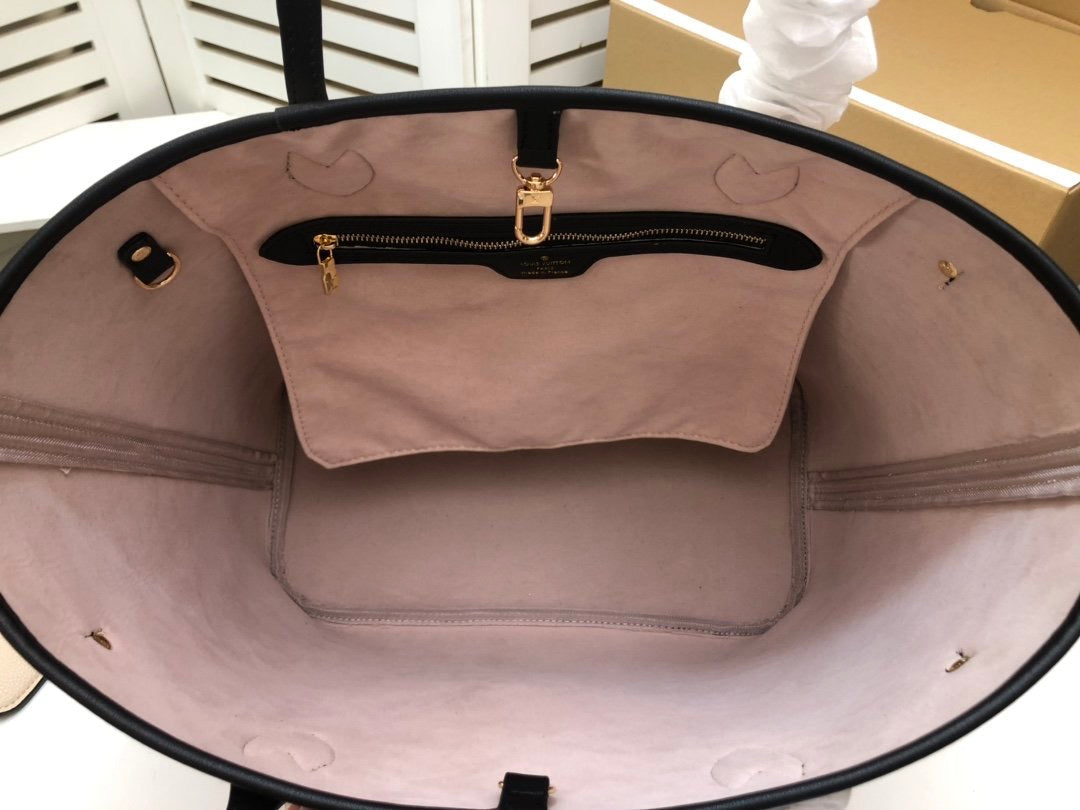 Handbag Size:32×29×17cm